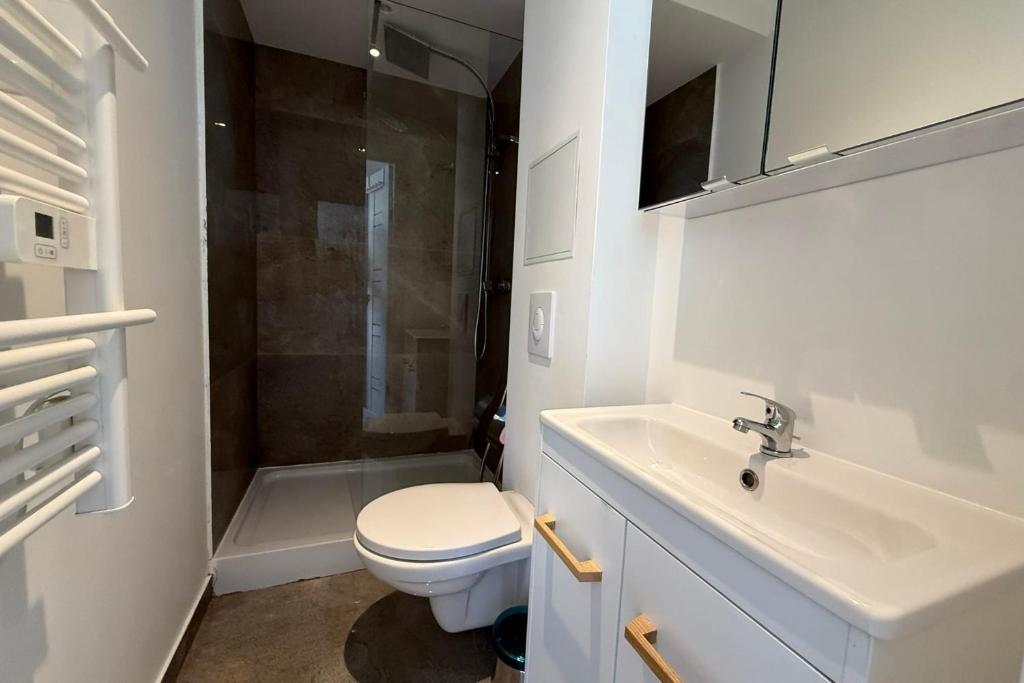 Studio 18m rénové RDC proche commerces & bus - 3