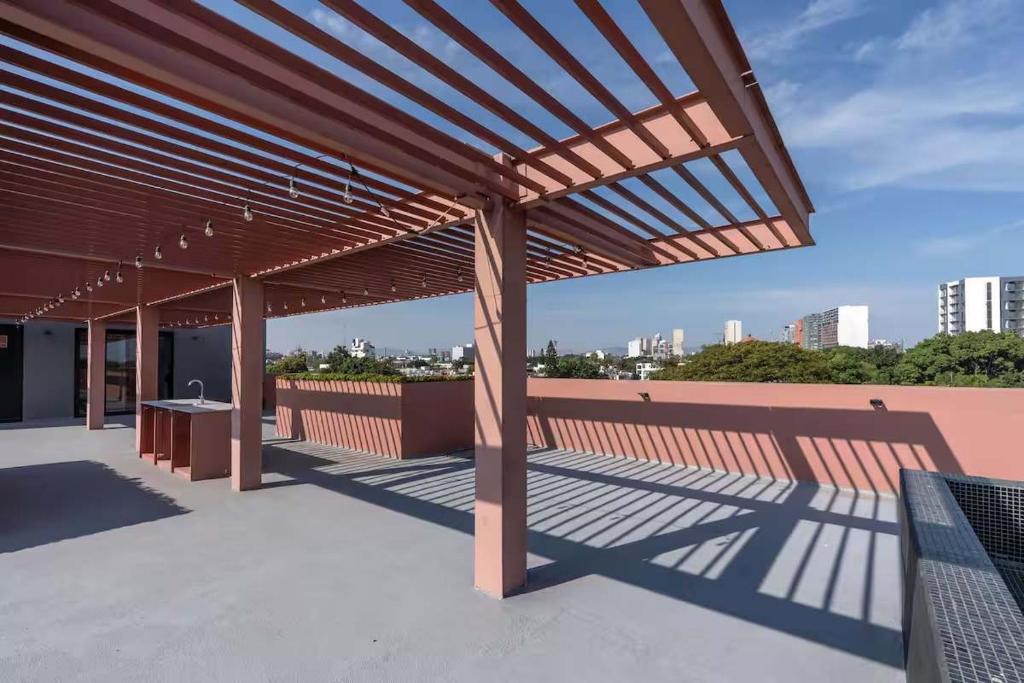 Depa Industrial Patio Interior y Cocina Amplia - 2