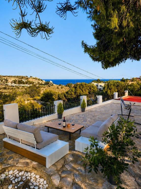 Luxury Sea View Villa - Private Pool - Near Beach - 3 min TRAM Alicante Benidorm - BBQ - Private Garden - Free Parking - 3