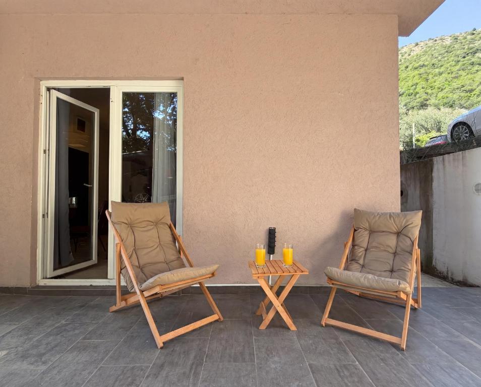 Zebra Seaside Apartment - 1