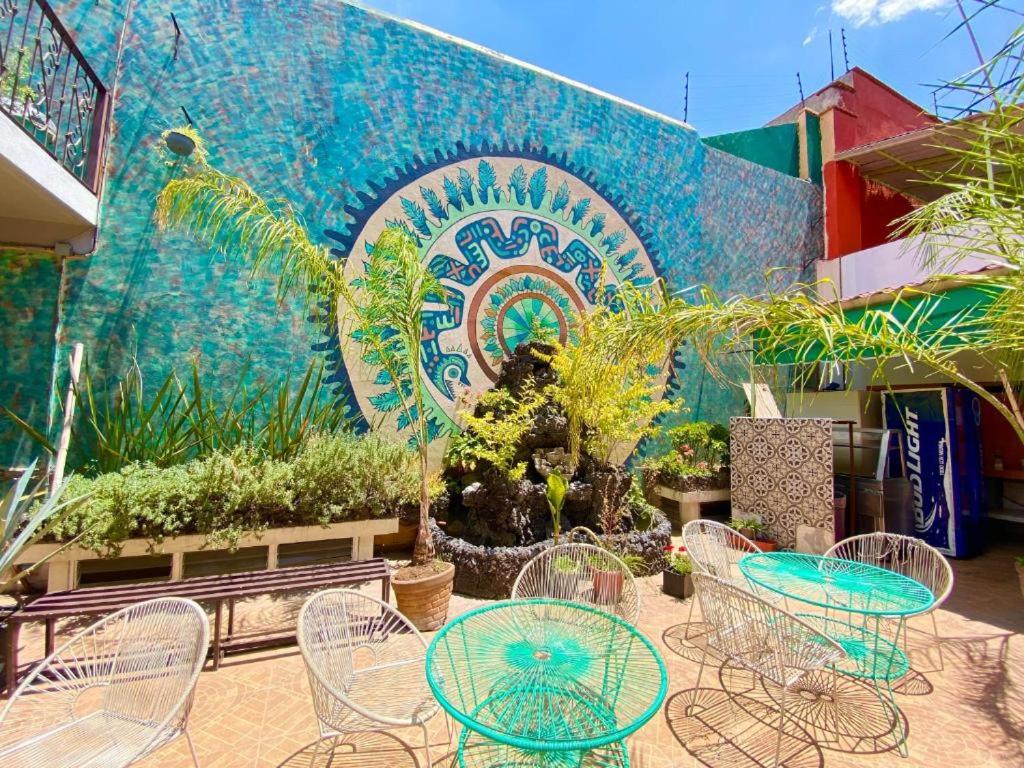 WHOST Hotel y Hostal - 2