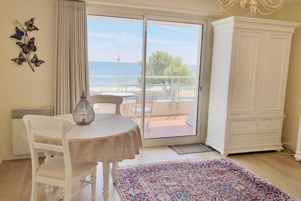 Studio And Terrace Sea View In La Baule - 2