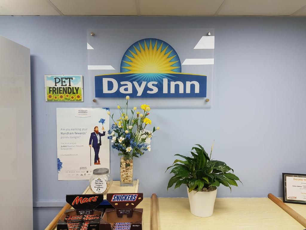 Days Inn by Wyndham Sutton Scotney North photo