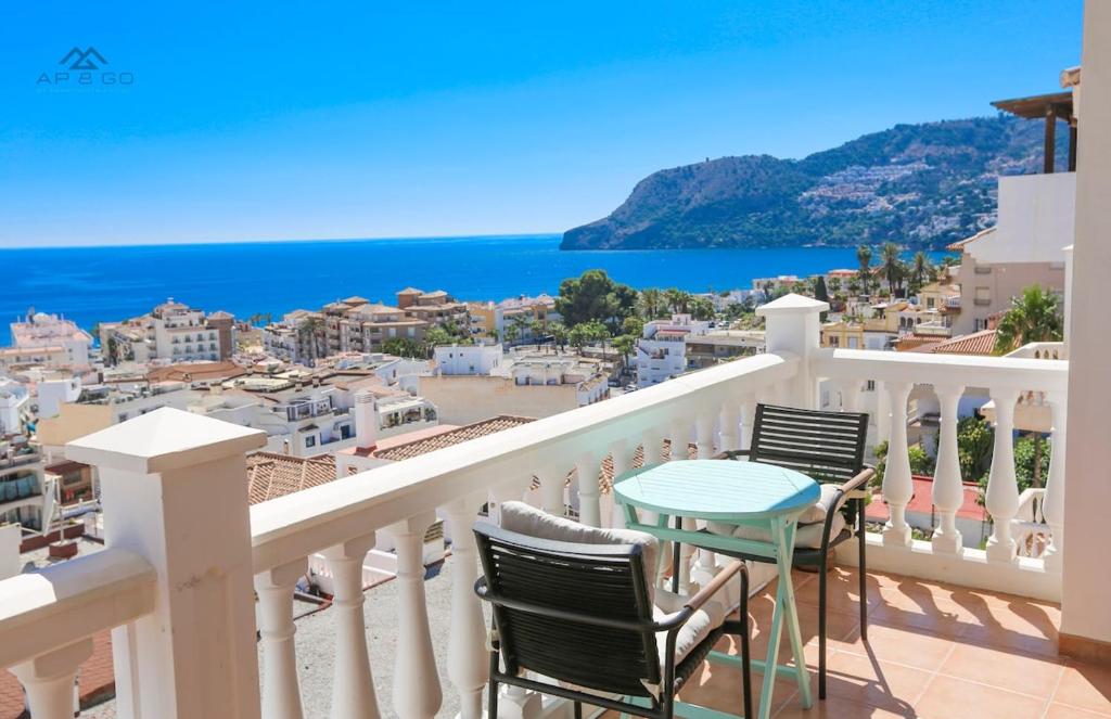 Stunning 2BR Apartment with Panoramic Sea Views - 1