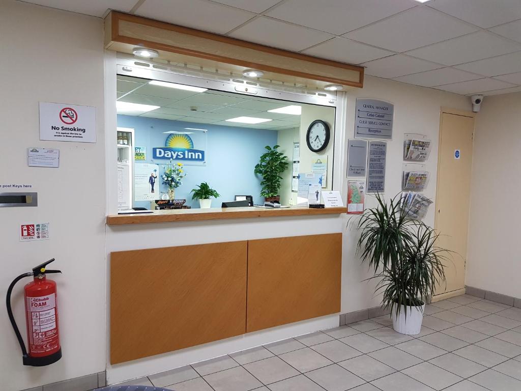 Days Inn by Wyndham Sutton Scotney North photo