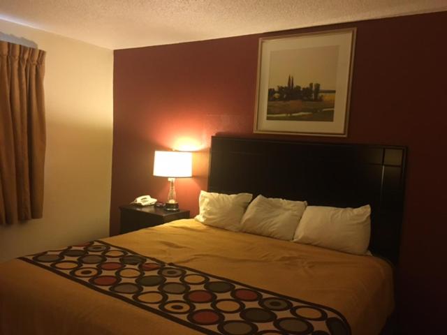 Super 8 By Wyndham New Castle photo