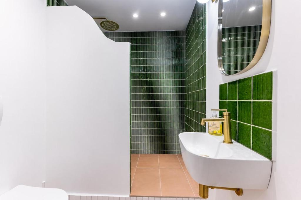 Stylish 2BR with AC Heart of Villefranche - 4