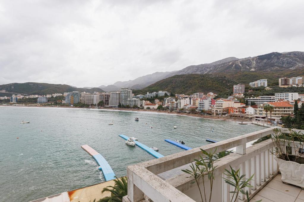 First Line Sea View apartment in Rafailovici - 4