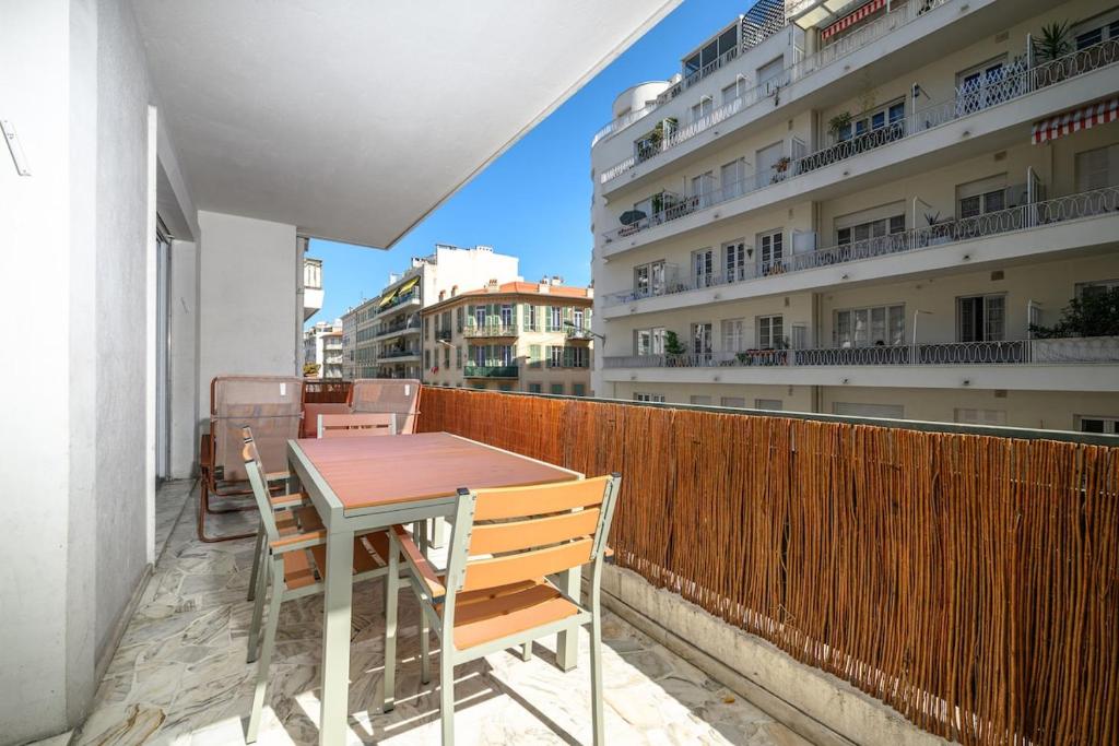 110 m2 Family, 3 bedrooms AC and Terrace Beach 8 min away - 3