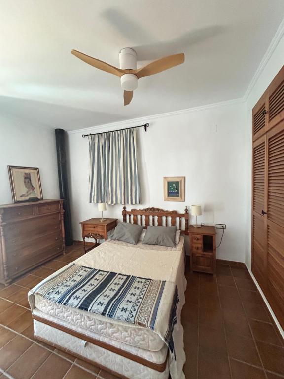 Chalet con vistas en parcela privada - 4