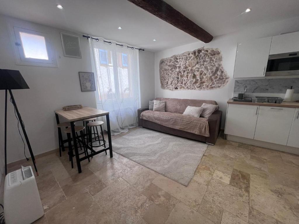Charmant appartement rénové au cœur du Vieil Antibes - 3