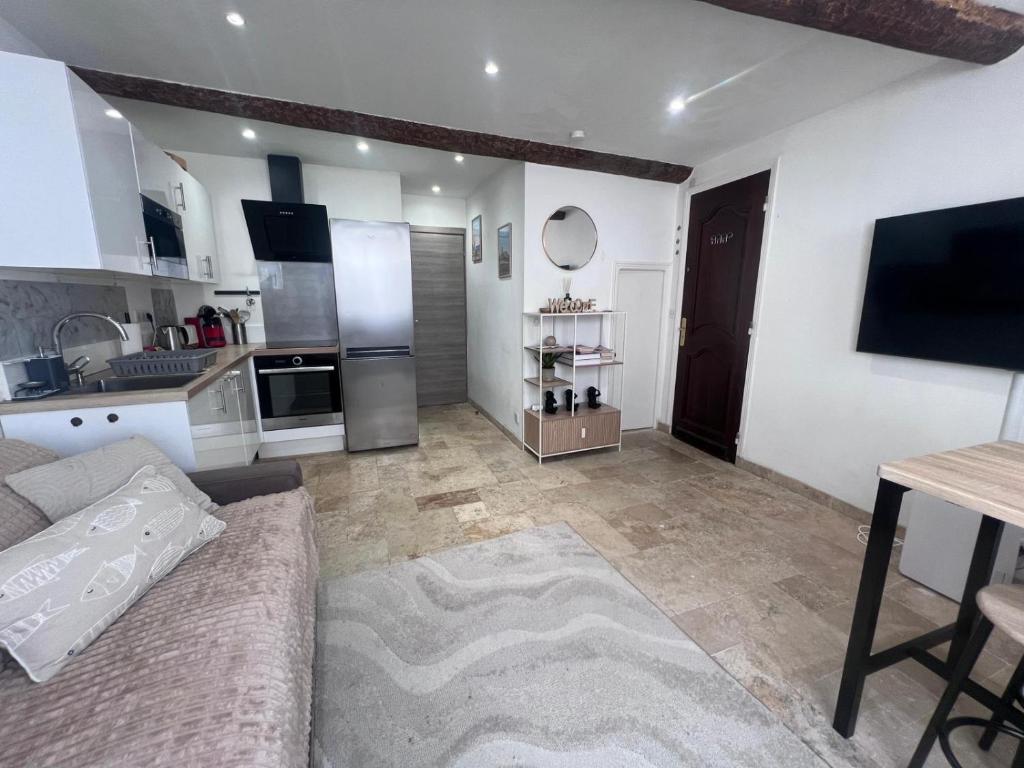 Charmant appartement rénové au cœur du Vieil Antibes - 2