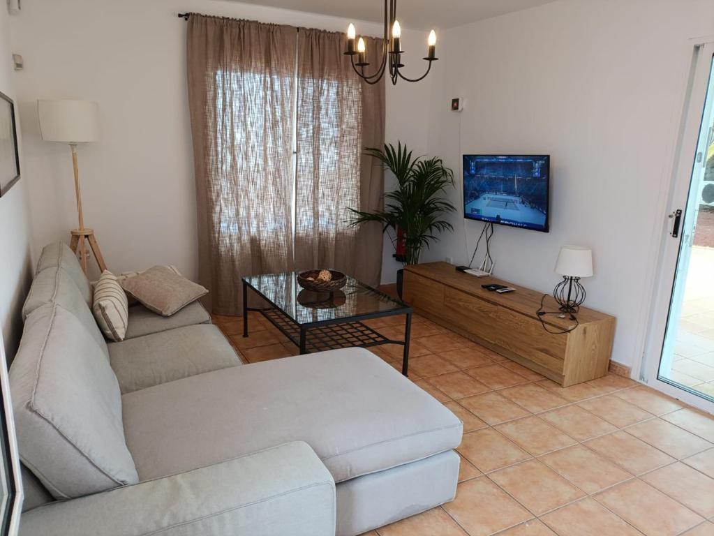 Villa Castillo, calle de las palmeras - 2