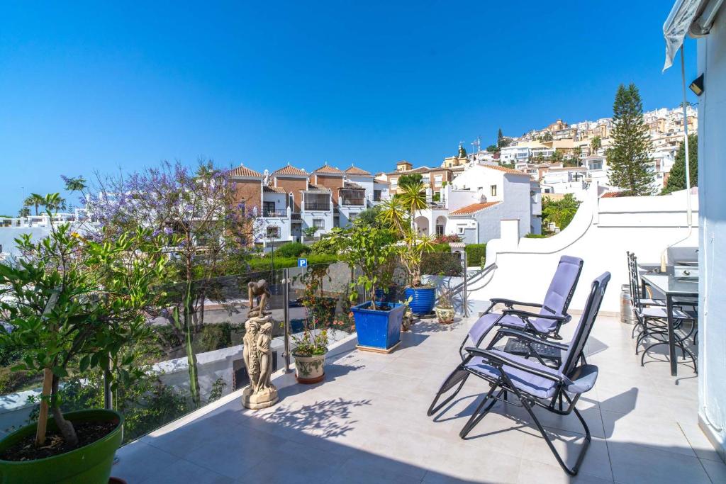 Tropicana 6C - Apartment with Sea Views, Large Terrace and BBQ - 3