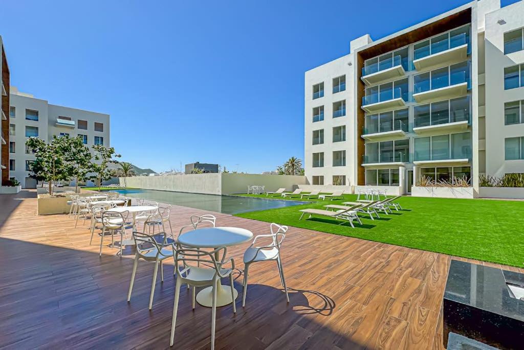 Luxury Condo with Shared Gym, Rooftop Pool, and Centrally Located - 2