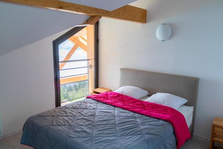 Mobile homes for 4 people with lake view in Residence L'Ecrin du Lac, Chorges - 4