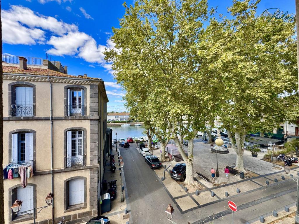 River view, charming furnished 2-bedroom apartment - 3