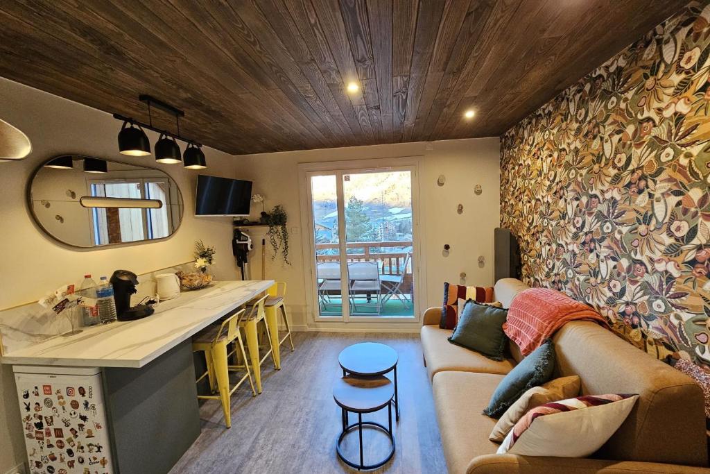 Studio with balcony - near lake - 4