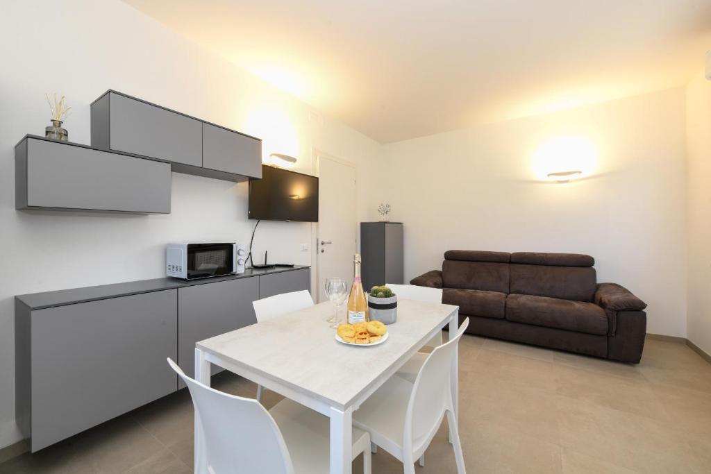 MGH- Hello Lake Apartment - 1