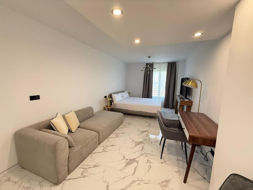 Elegant room in Alicante - AC, Wifi & Comfort - 1