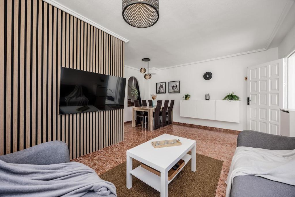Sunny 3-Bedroom House with Pool and Rooftop Terrace - 5