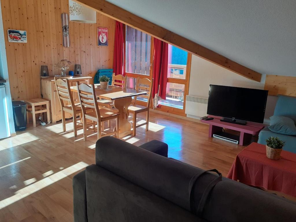 5 person apartment pool and panoramic balcony view - 1