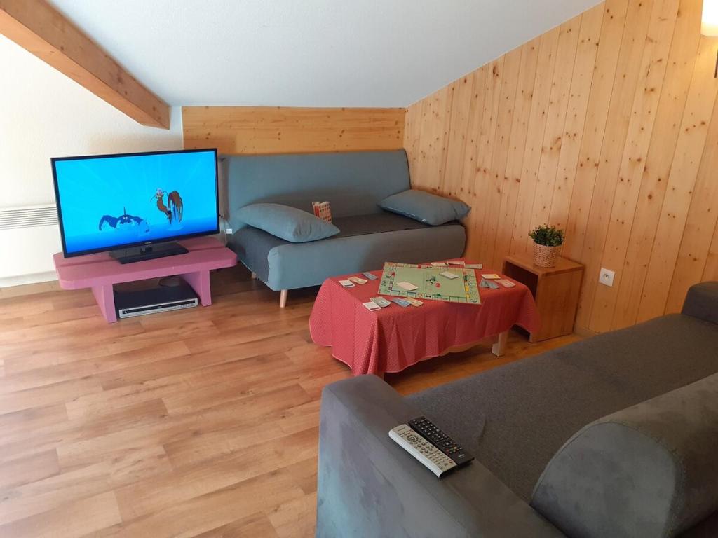 5 person apartment pool and panoramic balcony view - 5