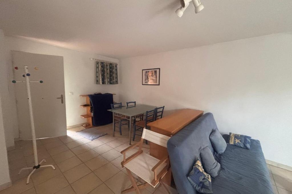 Bright house with terrace and garden in Fréjus - 1