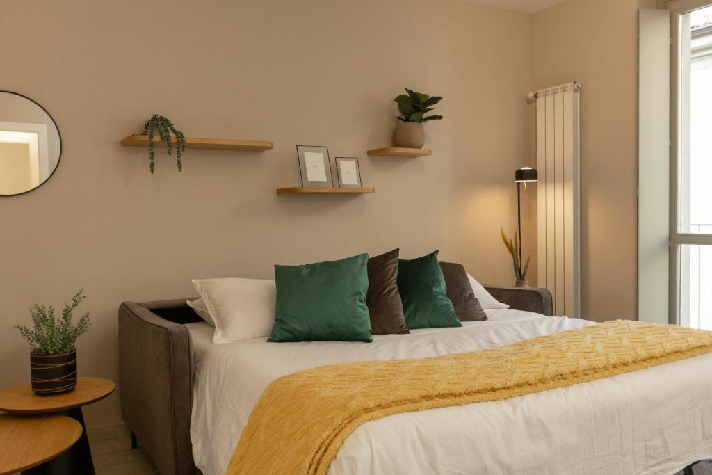 Beyond Properties - Lungo Dora - 1