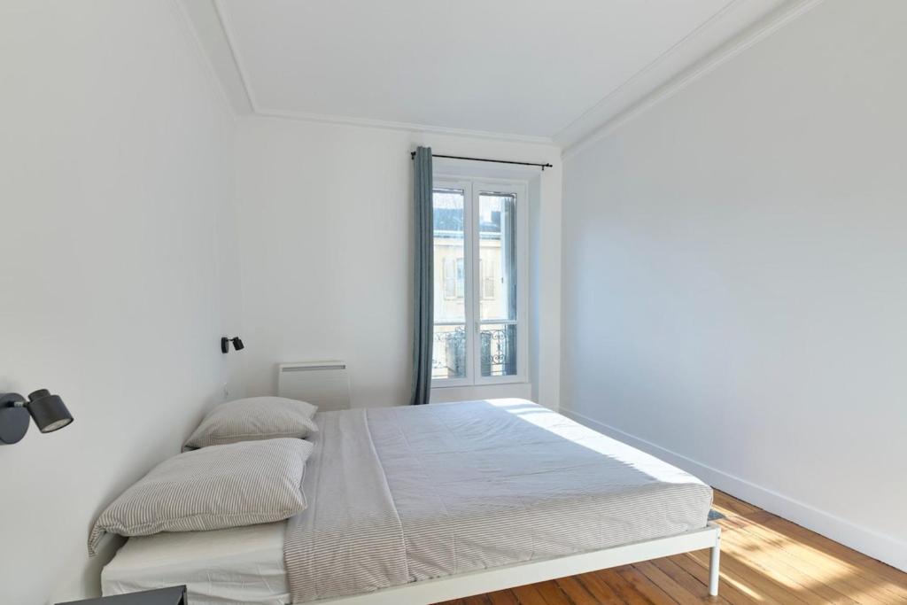 Marx Dormoy 18e Studio moderne & lumineux géré par Mey Agency - 2