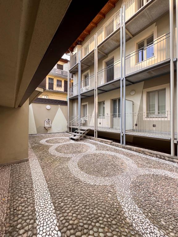 Beyond Properties - Lungo Dora - 2
