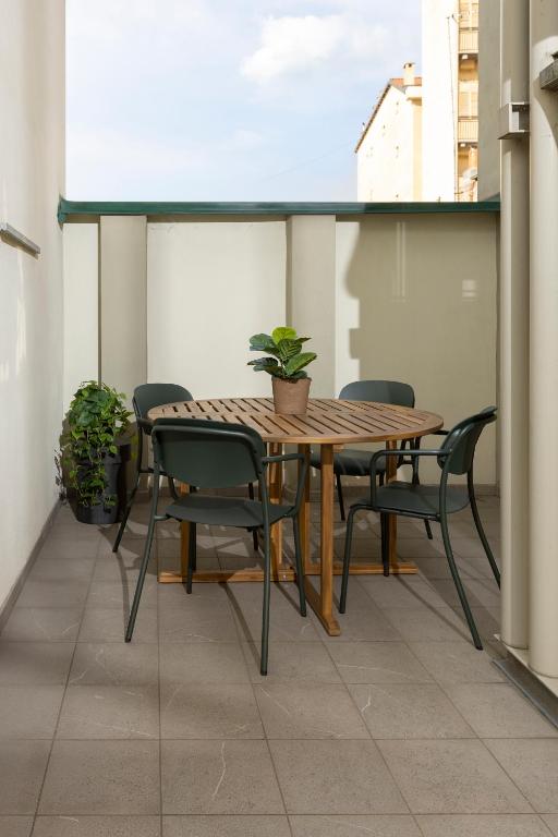 Beyond Properties - Lungo Dora - 5