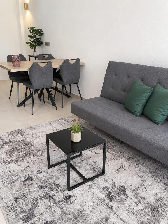 Air-conditioned 2-bedroom apartment with pool and beach access - 3