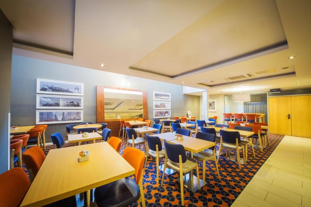 Restaurant, Holiday Inn Express Edinburgh – Royal Mile By IHG in Edinburgh