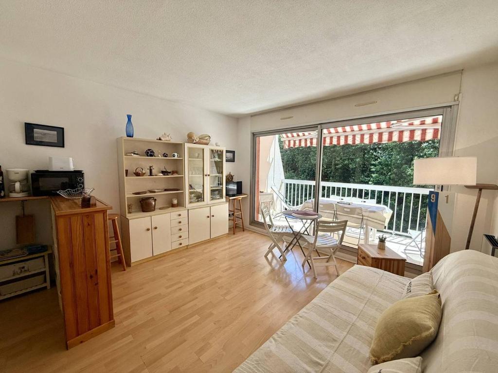 Studio Cabine à Arcachon, Proche Centre, Balcon ensoleillé, Parking, à 600m de la Plage - FR-1-433-98 - 3