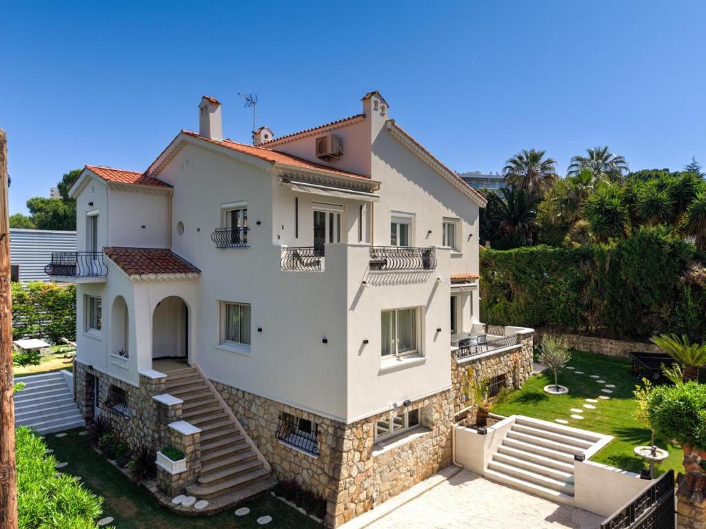 UrbanFlat 228 - Villa d Exception avec Piscine Privee et Plages a Pied Juan les Pins - 1