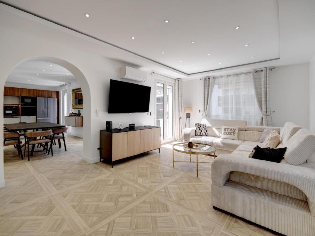UrbanFlat 228 - Villa d Exception avec Piscine Privee et Plages a Pied Juan les Pins - 3