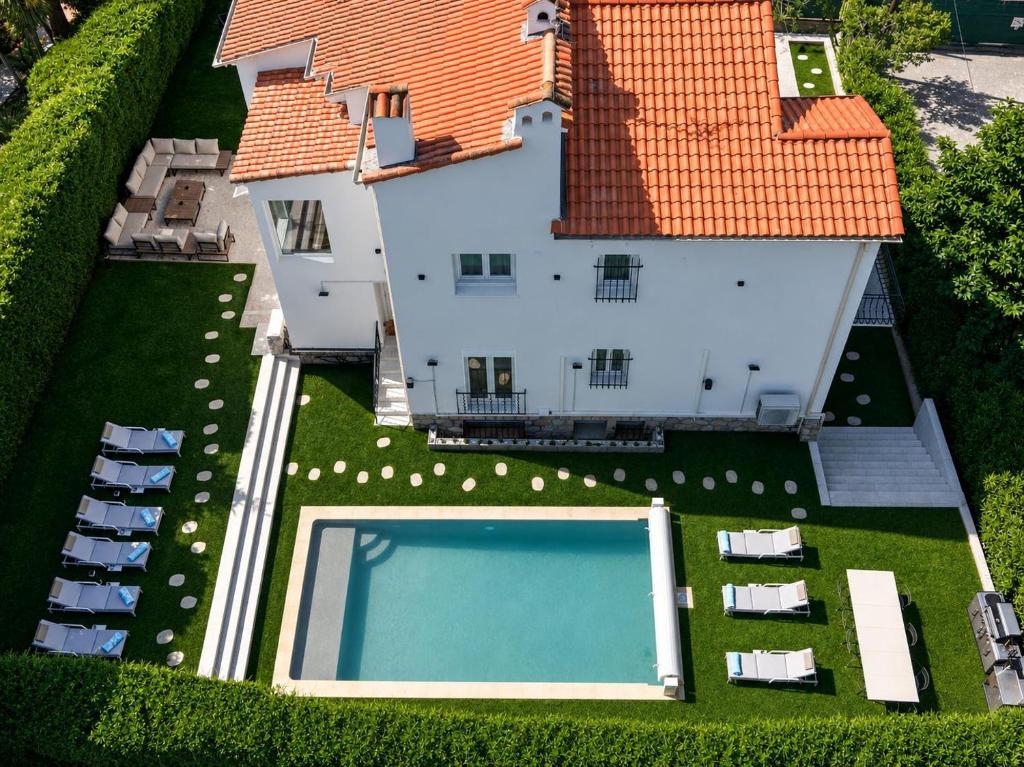 UrbanFlat 228 - Villa d Exception avec Piscine Privee et Plages a Pied Juan les Pins - 2