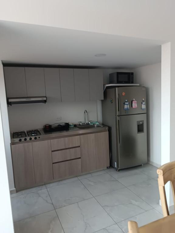 Apartamento cómodo, cerca aeropuerto, Wifi - 2