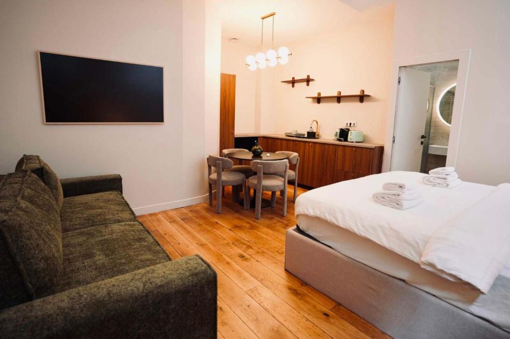 Large studio for 4 with free GYM access - 3
