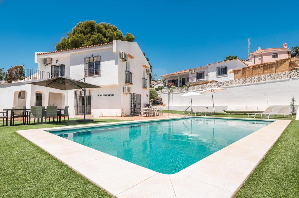 Relaxing Villa with Pool, Garden & Parking REMS - 1
