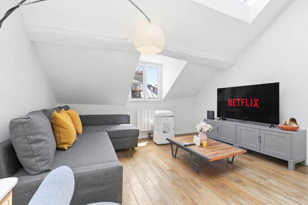 Bright 2BR Flat with Mezzanine in Central Paris - 3