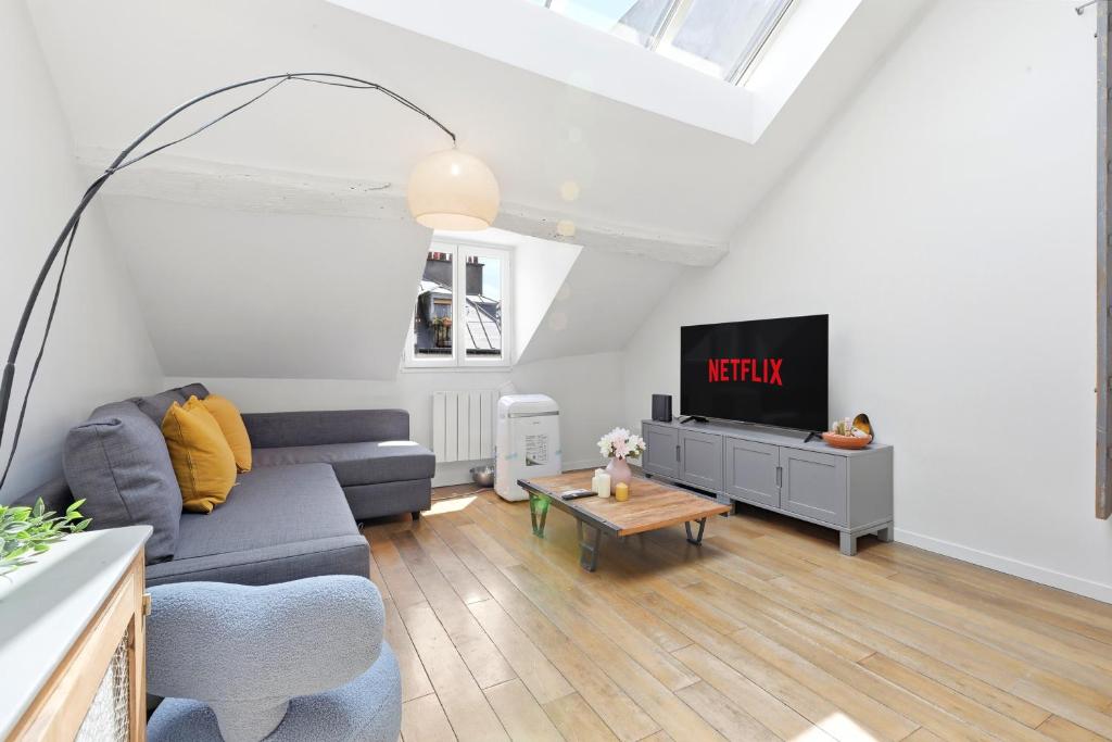 Bright 2BR Flat with Mezzanine in Central Paris - 4