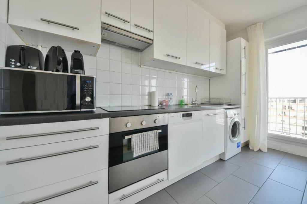 Eiffel Tower Magical View Fabulous 1 BR - 5