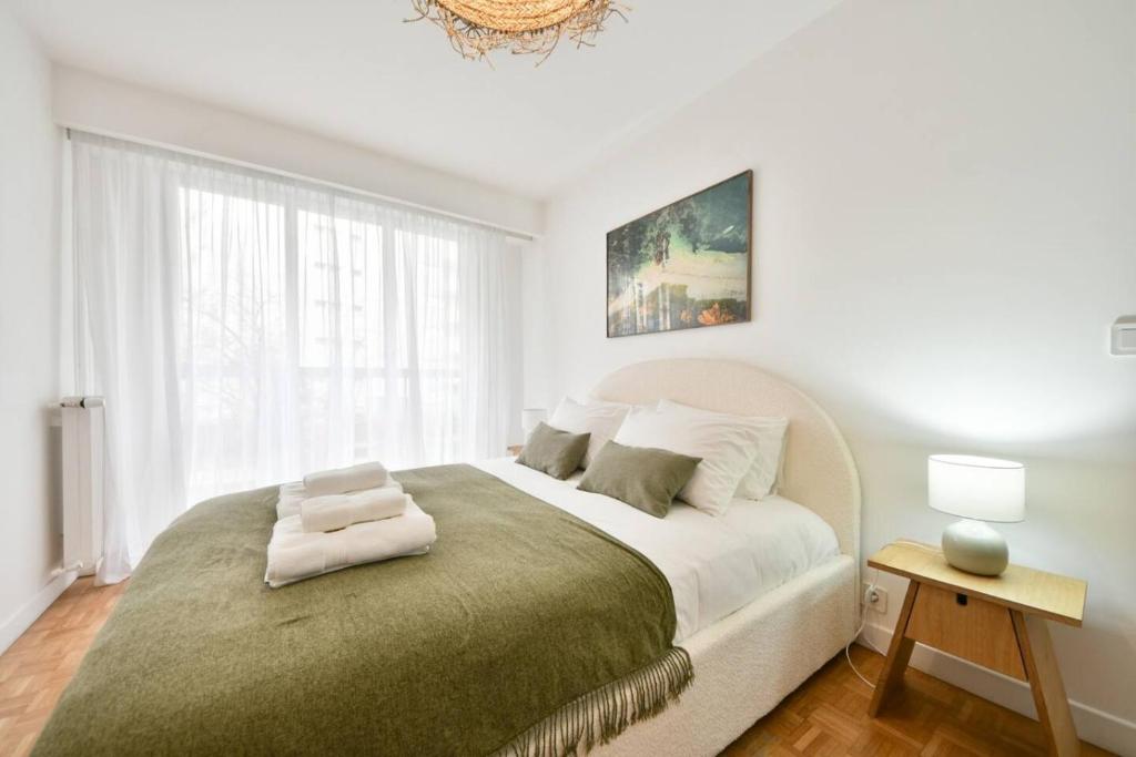 Champs de Mars Eiffel Tower Spacious 1BR - 1