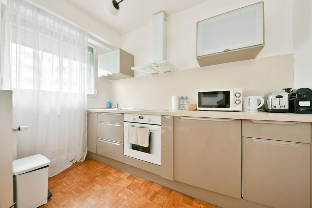 Champs de Mars Eiffel Tower Spacious 1BR - 4