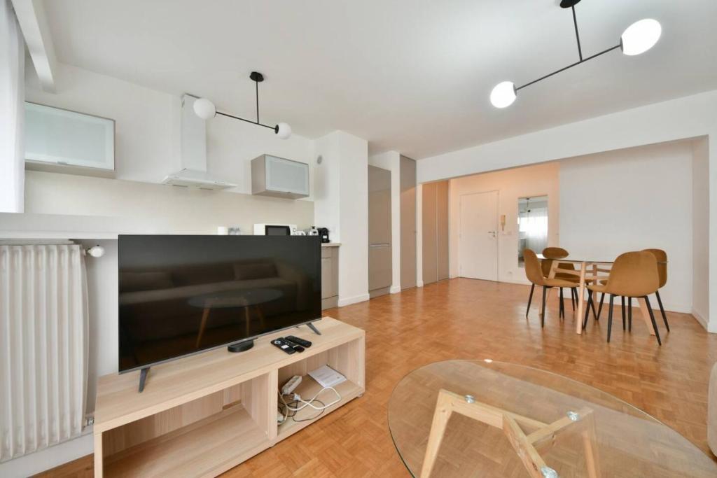 Champs de Mars Eiffel Tower Spacious 1BR - 5