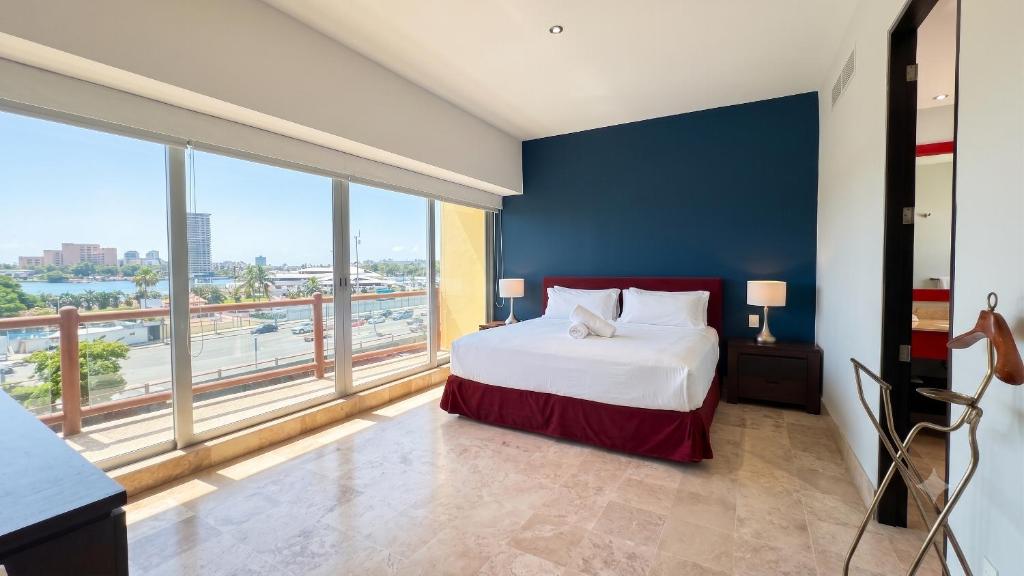 Deck12, 2BR Premium, Pool Access Parking - 1