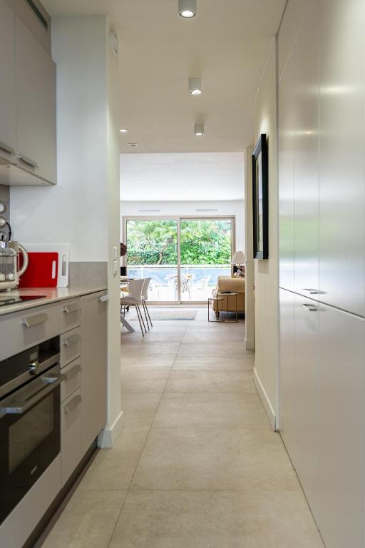 La Roya Luxury Apt Near Beach Pool AC Parking - 2