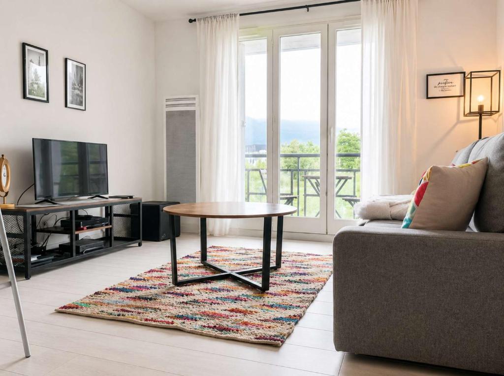 Studio Félix • Charmant studio avec balcon • Parking • WiFi • Tram B à proximité - 1